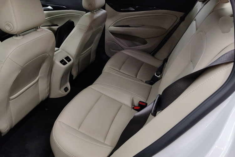 别克 君威 2020款 552T 精英型中控内饰21