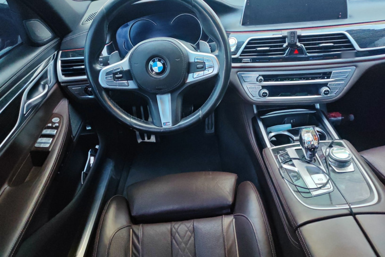 宝马7系 2018款 730Li 尊享型 M运动套装中控内饰13