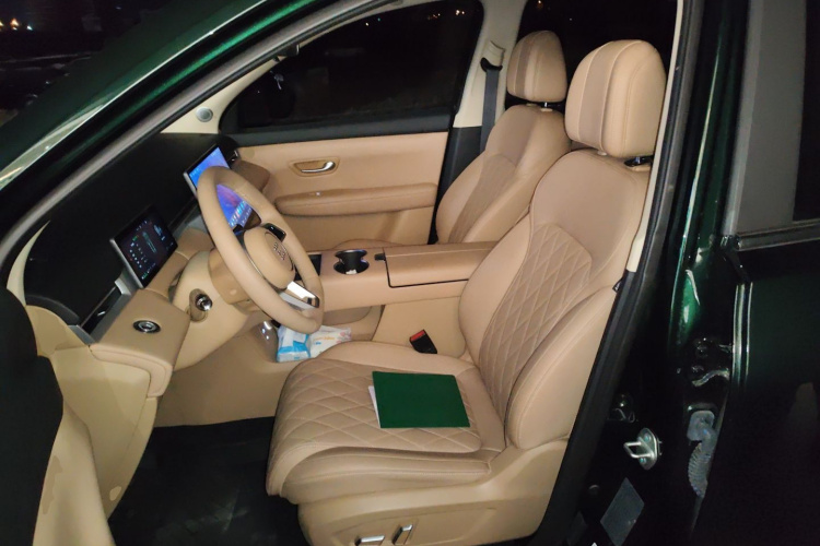 蓝电E5 PLUS 2026款 165km 长续航先享版Ultra 7座中控内饰19