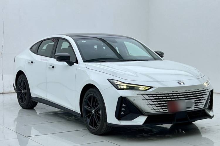 长安UNI-V 2024款 1.5T 尊贵型车身外观6002