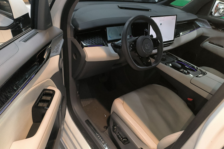 极氪009 2022款 WE版中控内饰20