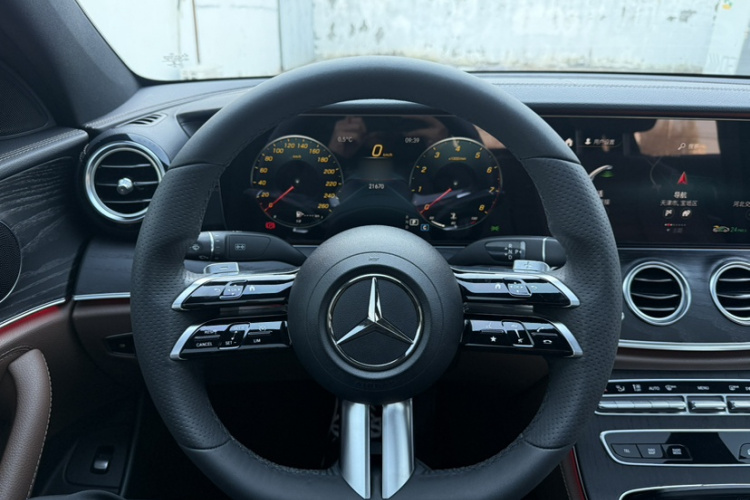 奔驰E级 2021款 E 300 L 运动时尚型局部细节13