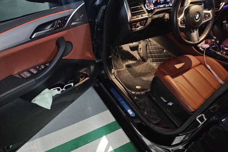 宝马X4 2022款 xDrive 25i M运动套装中控内饰20