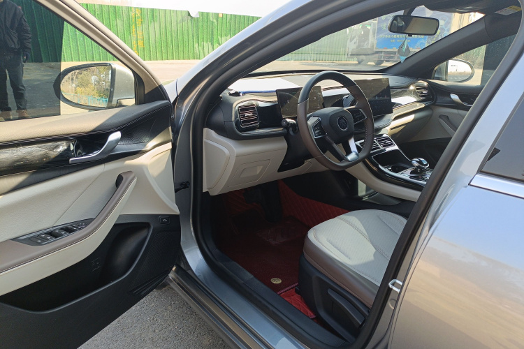 比亚迪 秦PLUS 2024款 荣耀版 DM-i 55KM领先型中控内饰20