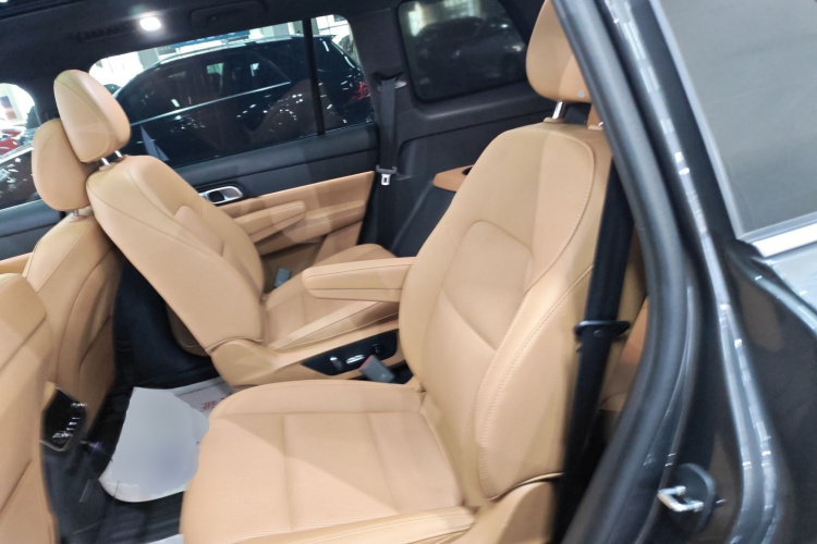 理想汽车 理想ONE 2021款 增程6座版中控内饰7004