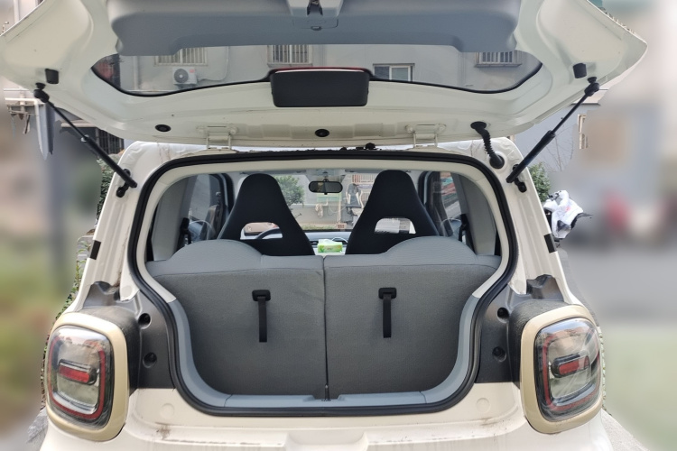 奔腾小马 2025款 222km 灵动马中控内饰23