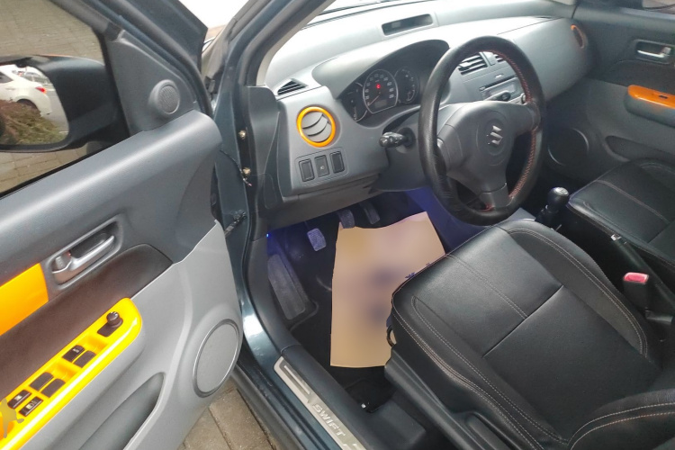 铃木 雨燕 2016款 1.5L 手动时尚型酷玩版中控内饰7003