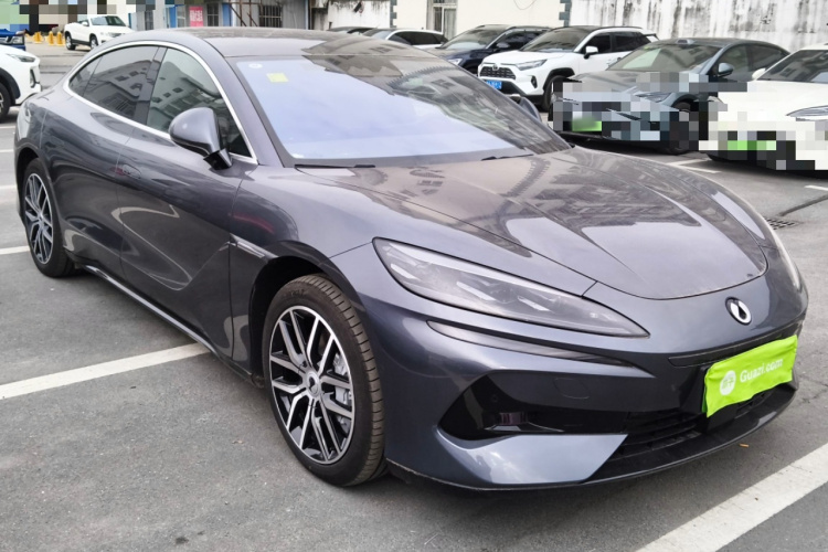 腾势Z9 2024款 1100km 四驱Max版车身外观3