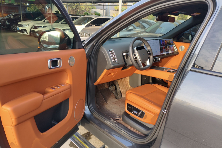 理想汽车 理想L8 2023款 Air中控内饰20