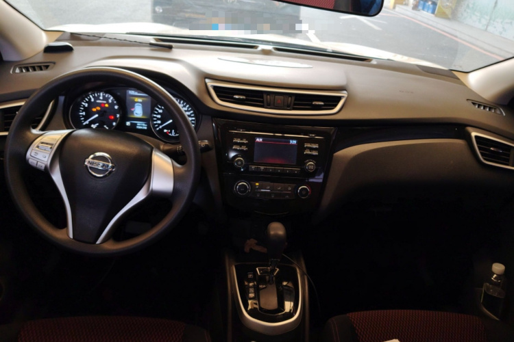 日产 逍客 2017款 2.0L CVT精英版 国V中控内饰12