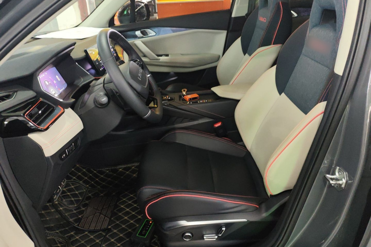 领克06 2020款 1.5T 耀Halo中控内饰19