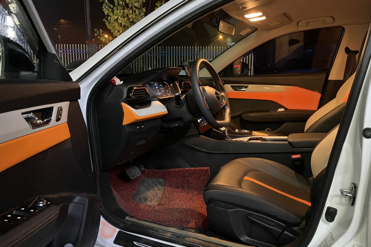 东风风神 奕炫 2023款 1.5L 自动荣耀版中控内饰7002