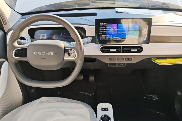吉利银河 熊猫 2025款 210km 元气熊中控内饰7002