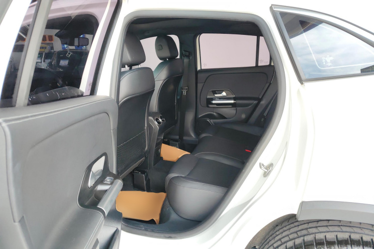 奔驰GLA 2023款 GLA 220中控内饰21