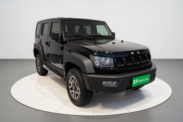 北京越野 北京BJ40 2016款 40L 2.3T 自动四驱尊享版车身外观3