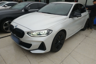 宝马1系 2023款 125i M运动曜夜版