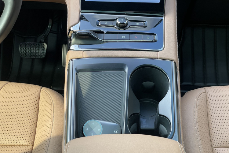 蔚来ES8 2022款 75kWh 六座版中控内饰7002