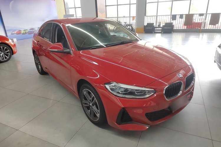 宝马1系 2021款 改款 120i M运动版车身外观3