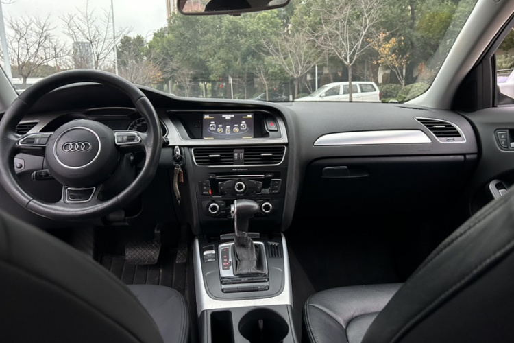 奥迪A4L 2015款 35 TFSI 自动标准型中控内饰7006
