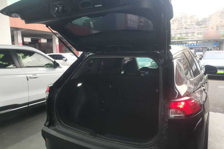 丰田 卡罗拉锐放 2023款 2.0L 精英版局部细节23