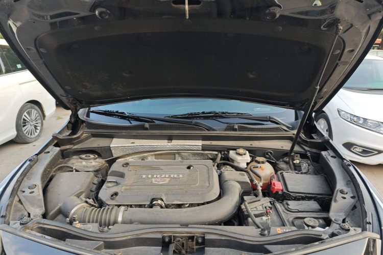 凯迪拉克XT4 2022款 28T 两驱风尚型机舱底盘24