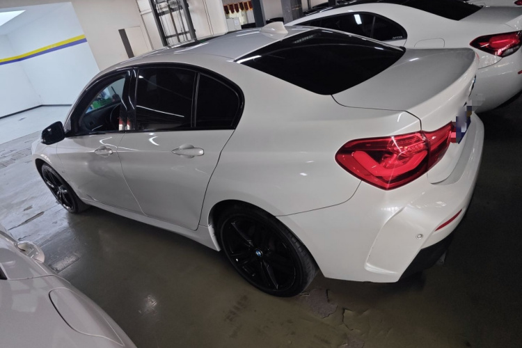 宝马1系 2021款 125i M运动曜夜版车身外观4