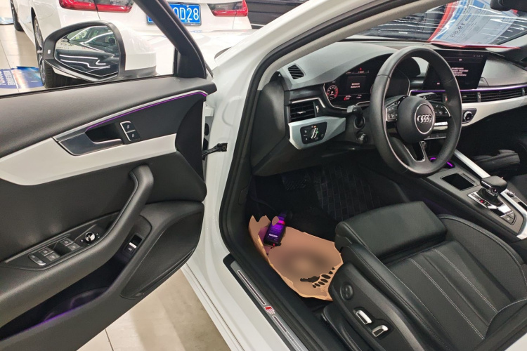 奥迪A4L 2024款 40 TFSI 时尚动感型中控内饰20