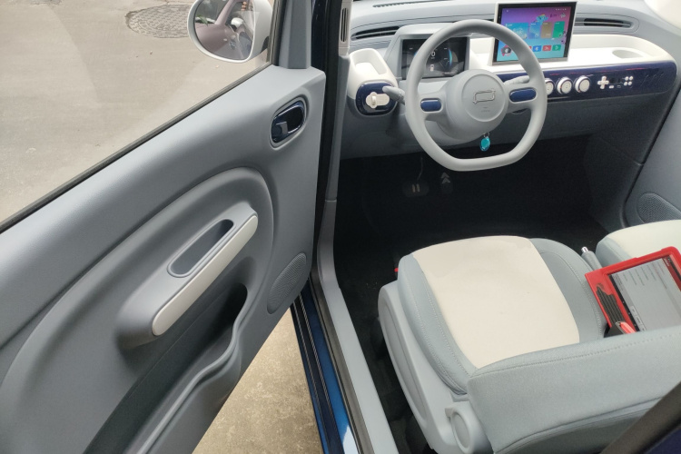 奔腾小马 2025款 222km 玲珑马中控内饰20