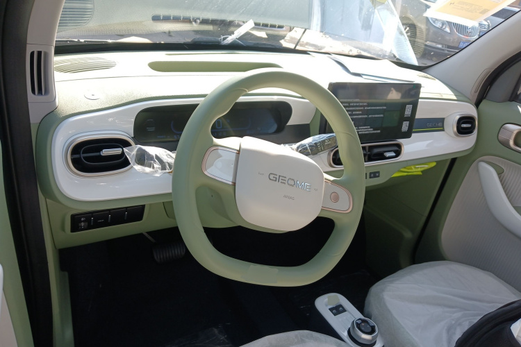 吉利银河 2025款 210km 熊猫骑士中控内饰13