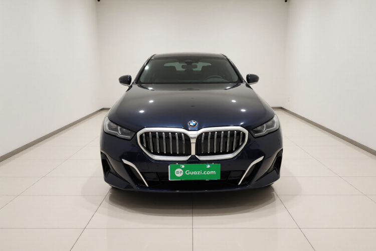 宝马5系 2025款 530Li 领先型 M运动套装车身外观2