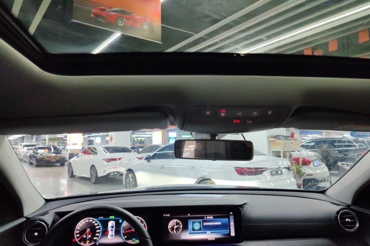 奔驰E级 2019款 E 260 L 运动型中控内饰22