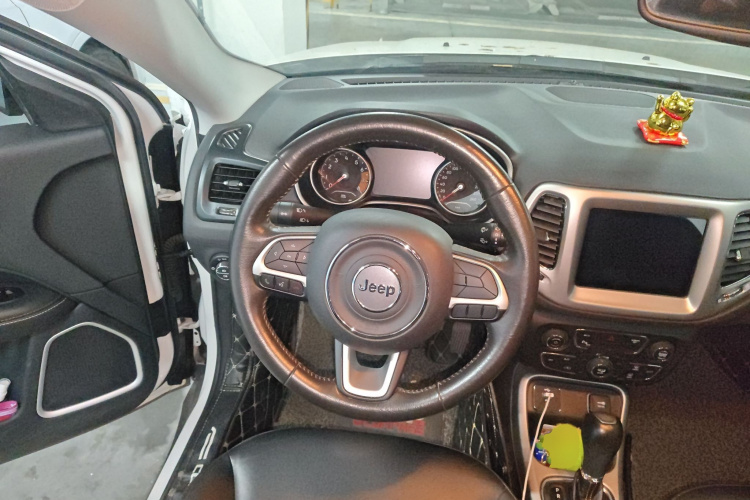 Jeep 指南者 2019款 200TS 自动优享-互联大屏版中控内饰13