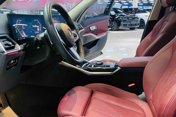 宝马3系 2024款 325Li M运动套装中控内饰7004