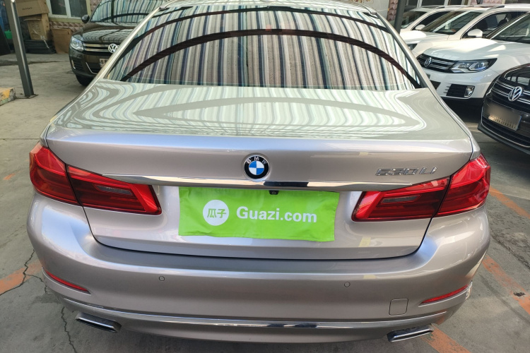 宝马5系 2018款 改款 530Li 领先型 豪华套装车身外观6