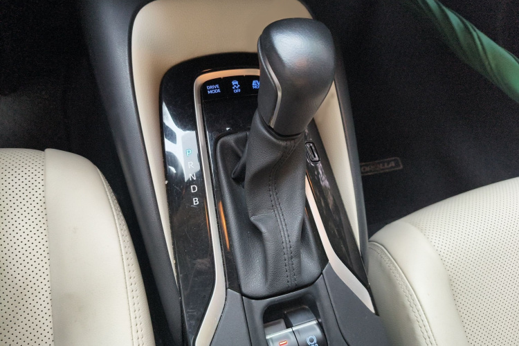 丰田 卡罗拉 2019款 双擎 1.8L E-CVT旗舰版局部细节18