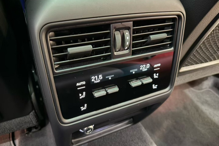 保时捷 2025款 Cayenne 3.0T中控内饰7003