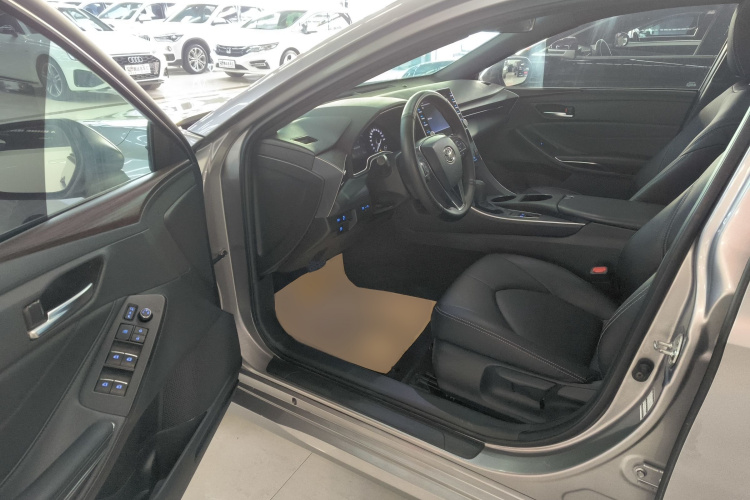 丰田 亚洲龙 2019款 2.0L 进取版 国VI中控内饰20