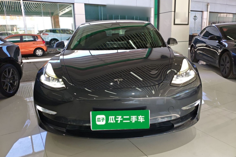 特斯拉 Model 3 2020款 长续航后轮驱动版车身外观2