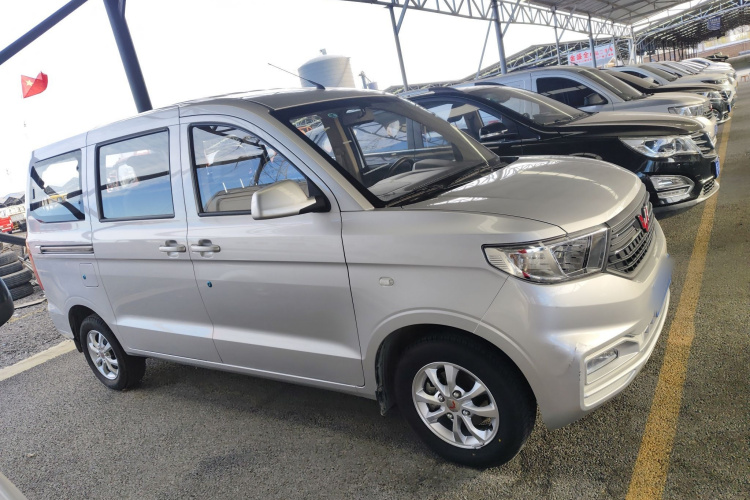 五菱汽车 五菱宏光V 2022款 1.5L劲享版电动助力LAR车身外观6002