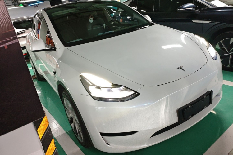 特斯拉 Model Y 2022款 改款 后轮驱动版车身外观3