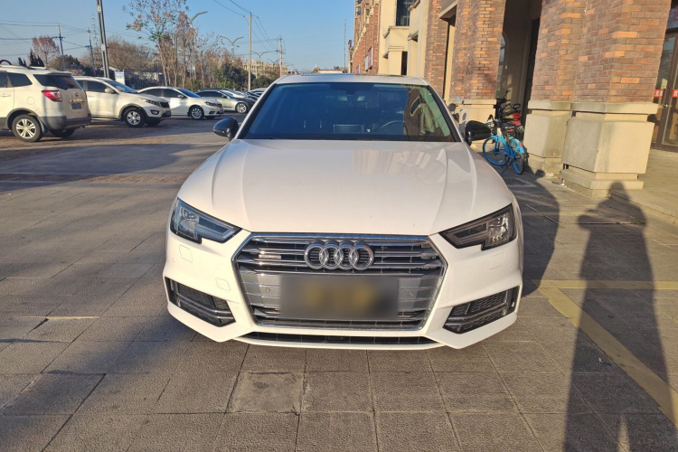 奥迪A4L 2018款 30周年年型 45 TFSI quattro 个性运动版车身外观2