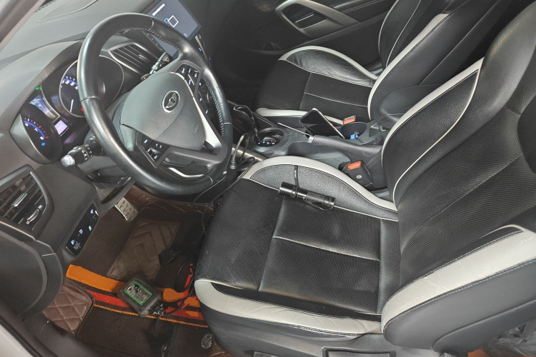 现代 Veloster飞思 2012款 1.6T 自动豪华版中控内饰19
