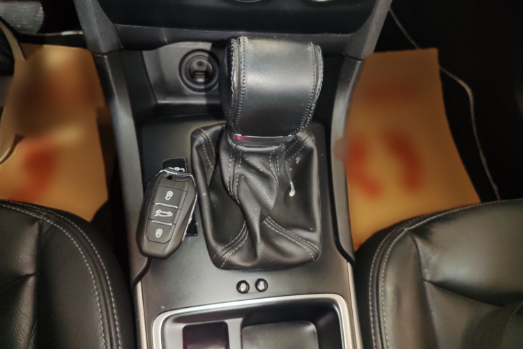 雪铁龙C4L 2016款 1.6T 自动精英型局部细节18