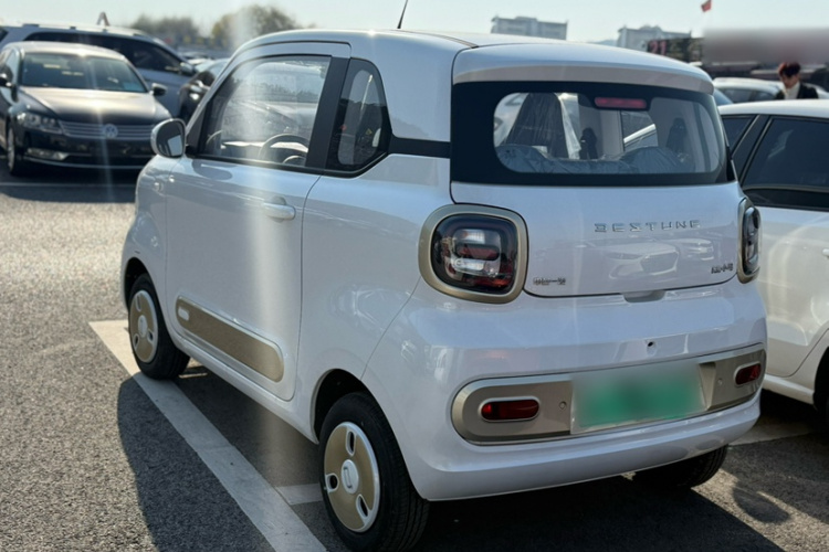 奔腾小马 2026款 222km 闪耀马车身外观6006