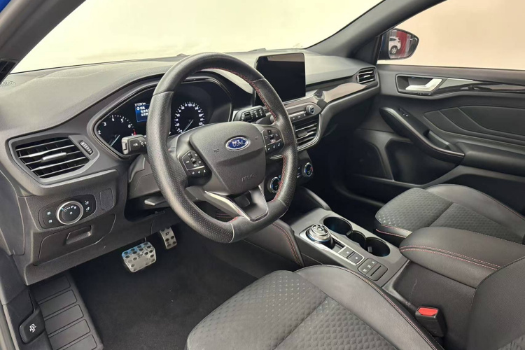 福特 福克斯 2020款 两厢 EcoBoost 180 自动ST Line中控内饰7001