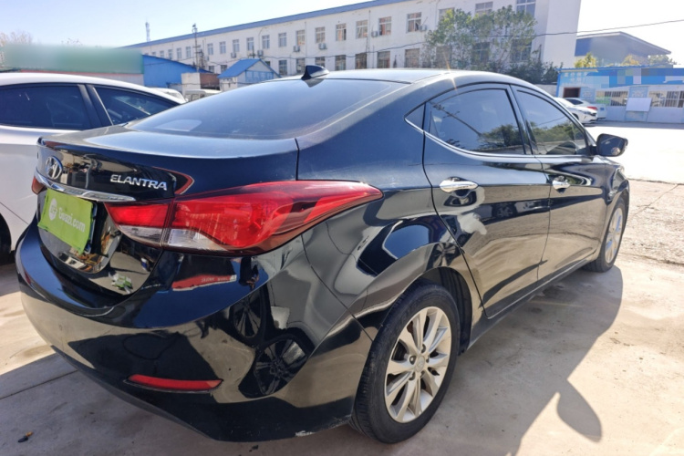 现代 朗动 2016款 1.6L 自动尊贵型车身外观7