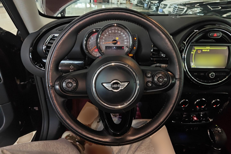 MINI Clubman 2016款 改款 1.5T COOPER 鉴赏家版中控内饰13