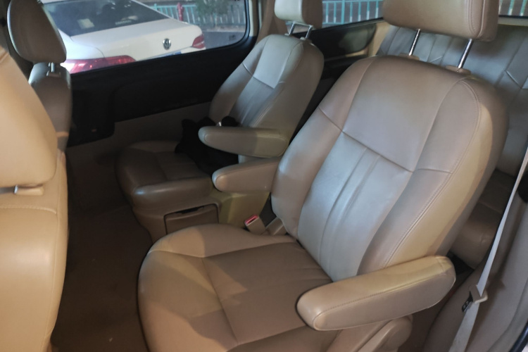 别克GL8 2013款 2.4L 行政版中控内饰21