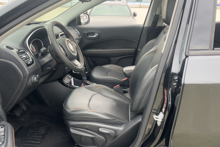 Jeep 指南者 2020款 220T 自动精英版中控内饰7002