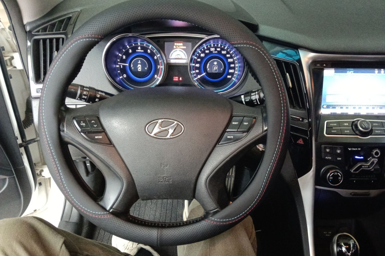 现代 索纳塔 2014款 2.0L 自动豪华版中控内饰13